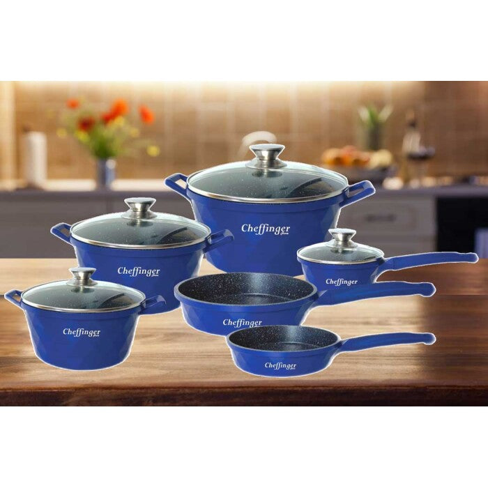 Batteria pentole blu 10 pezzi con coperchi in vetro in cucina